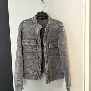 Quilted soft jacket - size medium- *pics are not blurry and all are listed*